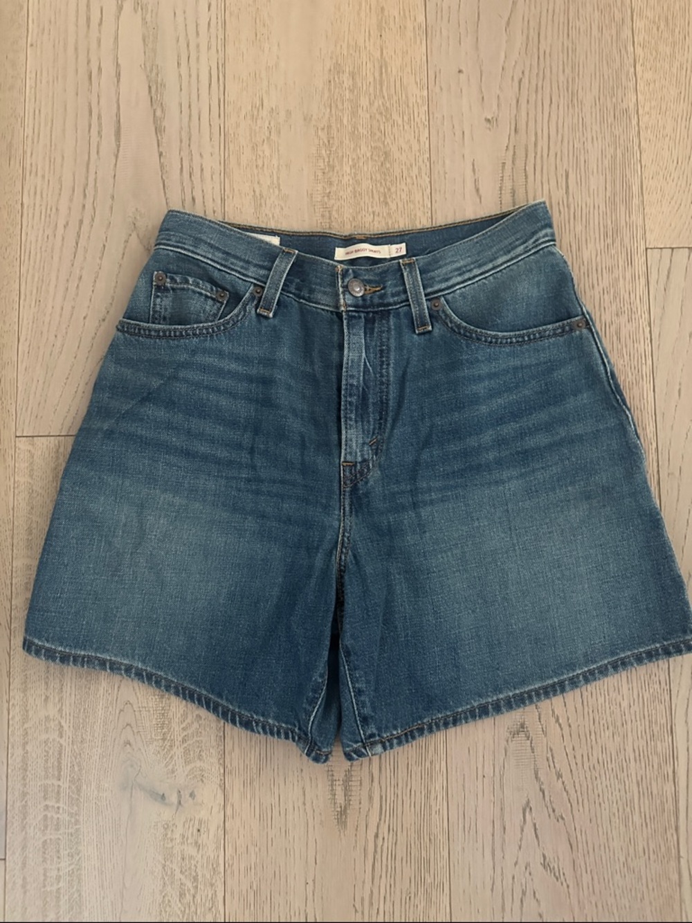 Levi's lightweight denim Baggy short mid Blue wash